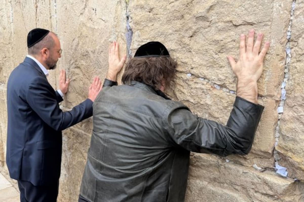 Javier Milei en el Muro de Los Lamentos