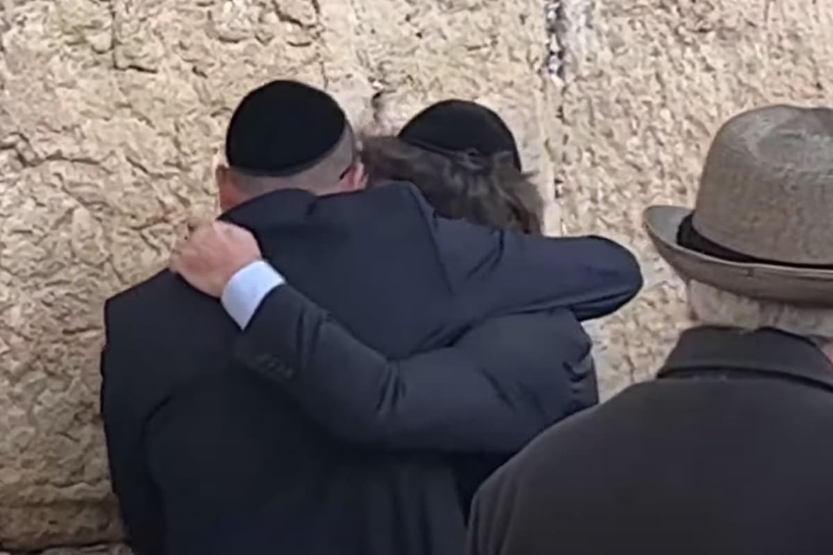 Javier Milei en el Muro de los Lamentos