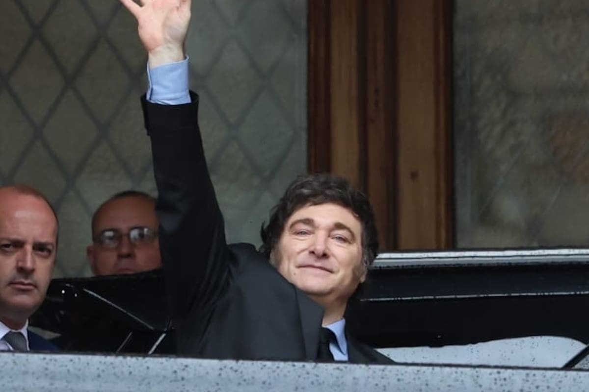 Javier Milei, en la entrada de la Casa Rosada