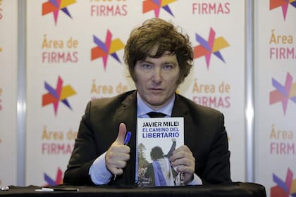 Javier Milei, en la Feria del Libro; fue allí donde dijo que eliminaría el Ministerio de la Mujer