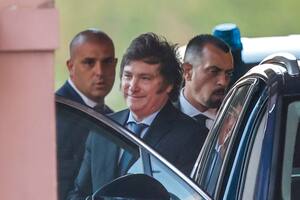 Javier Milei, en la puerta de la Casa Rosada