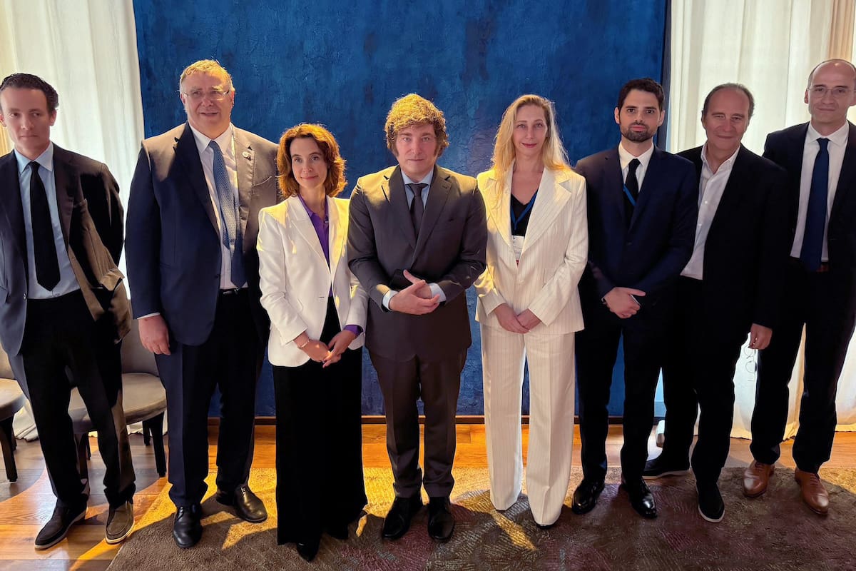 Javier Milei, en París, se reunió con algunos empresarios, pero excluyó a otros