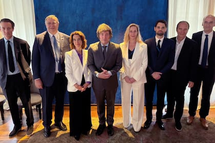 Javier Milei, en París, se reunió con algunos empresarios, pero excluyó a otros