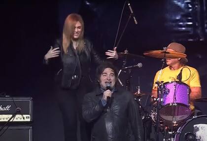 Javier Milei, en su show en el Movistar Arena, con los diputados Lilia Lemoine y Bertie Benegas Lynch, parte de la banda del Presidente