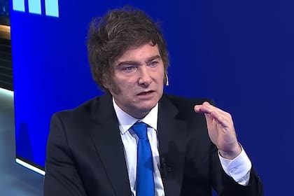 Javier Milei en una entrevista reciente: "No puede ser que la discusión sea siempre entre este camino o el comunismo. No existe más en ningún país esa discusión, no la tiene prácticamente nadie".