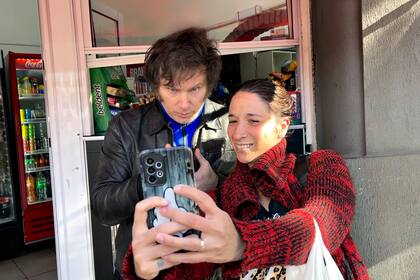 Javier Milei, en una recorrida de campaña después de las elecciones