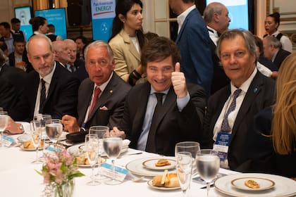 Javier Milei, entre los empresarios Daniel Funes de Rioja, Marcos Pereda y Javier Bolzico