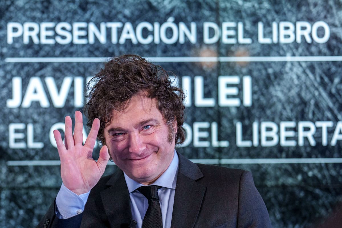 Javier Milei, hace un gesto mientras presenta su libro "El camino del libertario", en Madrid, el viernes pasado