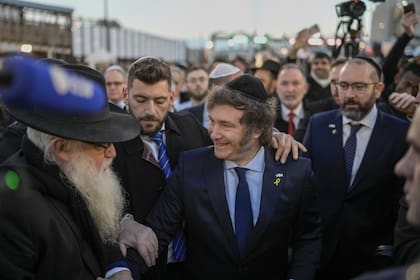 Javier Milei, cuando visitó Jerusalén; atrás, de barba y anteojos el rabino Axel Wahnish, impulsado para ser el representante argentino en Israel