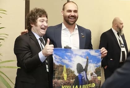 Javier MIlei junto a Eduardo Bolsonaro