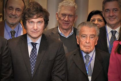 Javier Milei junto a Eduardo Eurnekian y otros empresarios