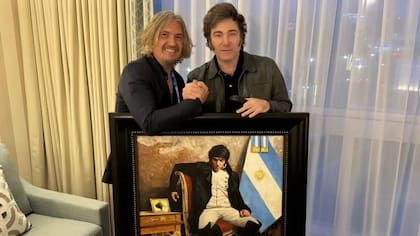 Javier Milei junto a Fabián Pérez, el artista que lo pintó como Napoleón Bonaparte