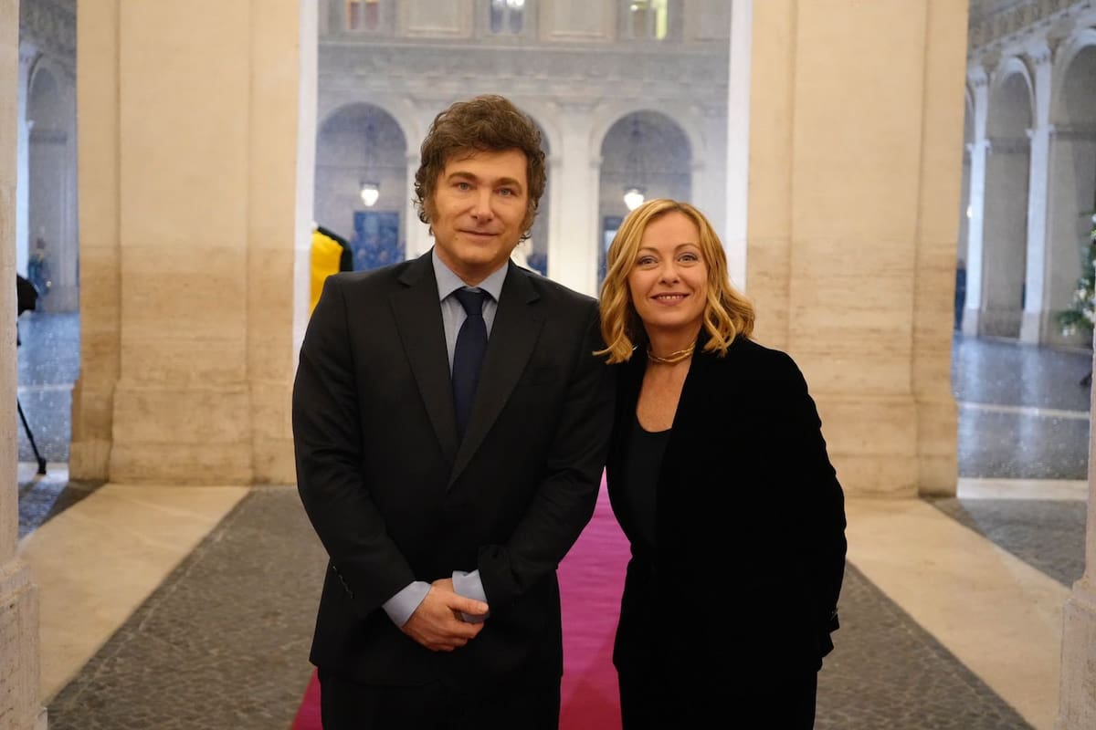 Javier Milei junto a Giorgia Meloni