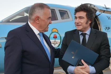 Javier Milei, junto a los gobernadores Jaldo y Jalil