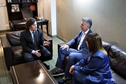 Javier Milei junto a Mauricio Macri y Patricia Bullrich