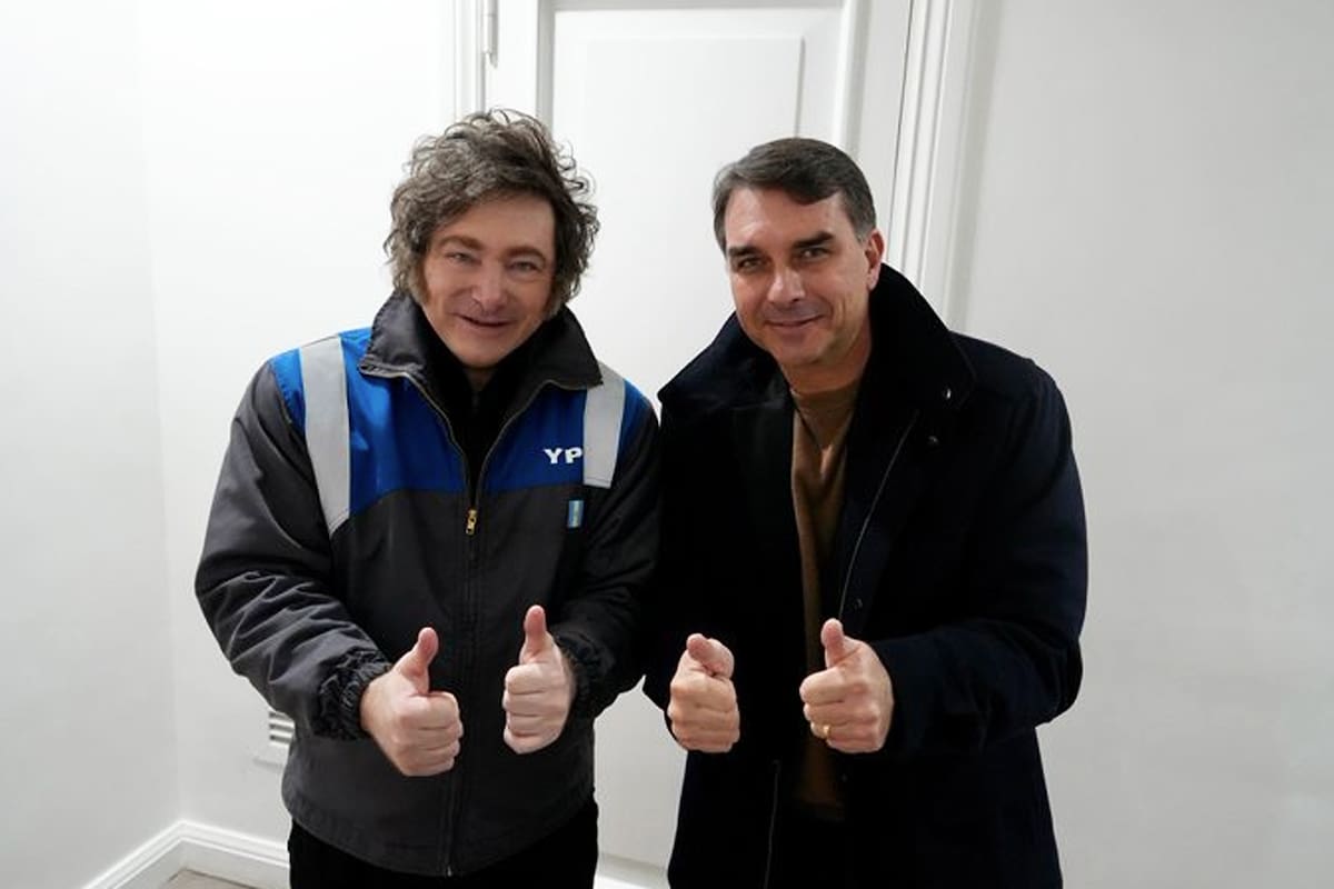Javier Milei junto al candidato a presidente de Brasil Flávio Bolsonaro.
