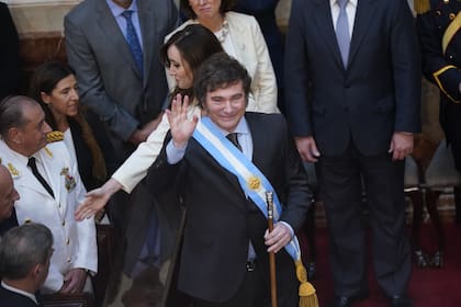 Javier Milei juró ante la Asamblea Legislativa y es el nuevo presidente de la República Argentina