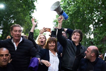 Javier Milei, Karina Milei, Patricia Bullrich y Diego Santilli en un acto de campaña previo a las elecciones legislativas de 2025