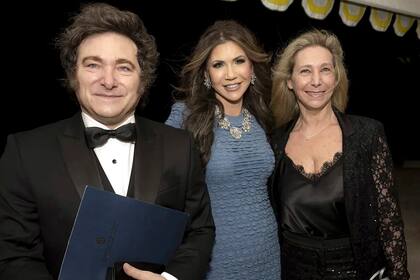 Javier Milei, Kristi Noem y Karina Milei