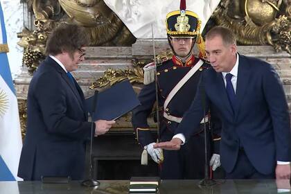 Diego Santilli juró como ministro del Interior en medio de una redefinición de la cartera, con recortes de funciones