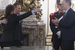 Santilli juró como jefe de Gabinete con la presencia de 14 gobernadores y de Adorni