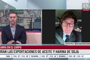 Javier Milei quedó atrapado en el tráfico e improvisó una entrevista desde su auto