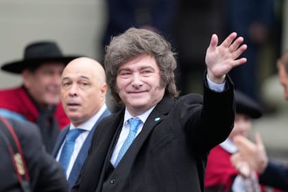 Javier Milei respaldó a Manuel Adorni al compartir una publicación que lo apoya tras su entrevista en LN+ (AP Photo/Natacha Pisarenko)