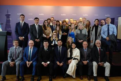 Javier Milei reunió a sus diputados en la Casa Rosada para reforzarles el discurso oficial sobre la dolarización