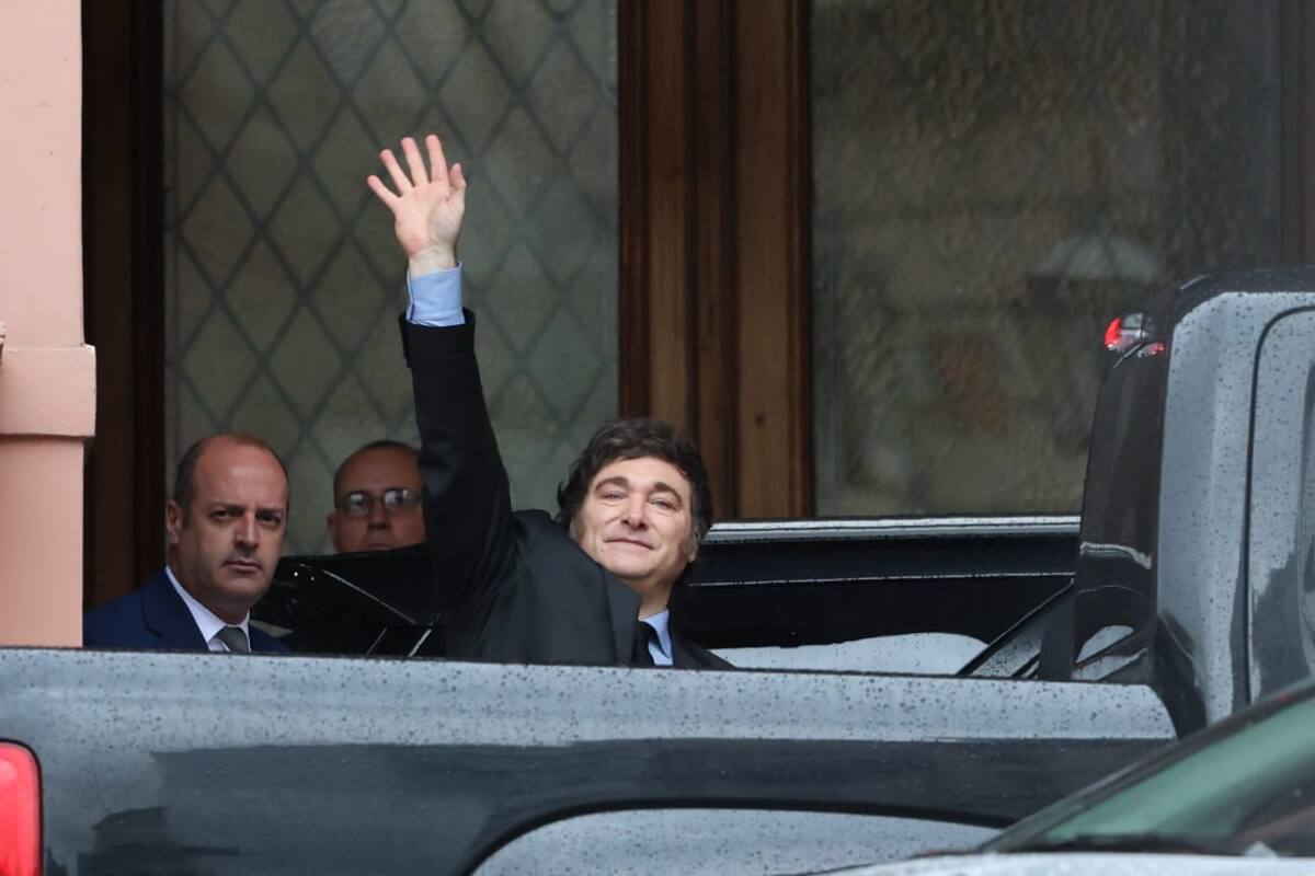 Javier Milei se retira de Casa Rosada.