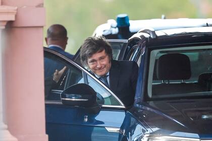 Javier Milei se retira de la Casa Rosada (Foto Archivo)