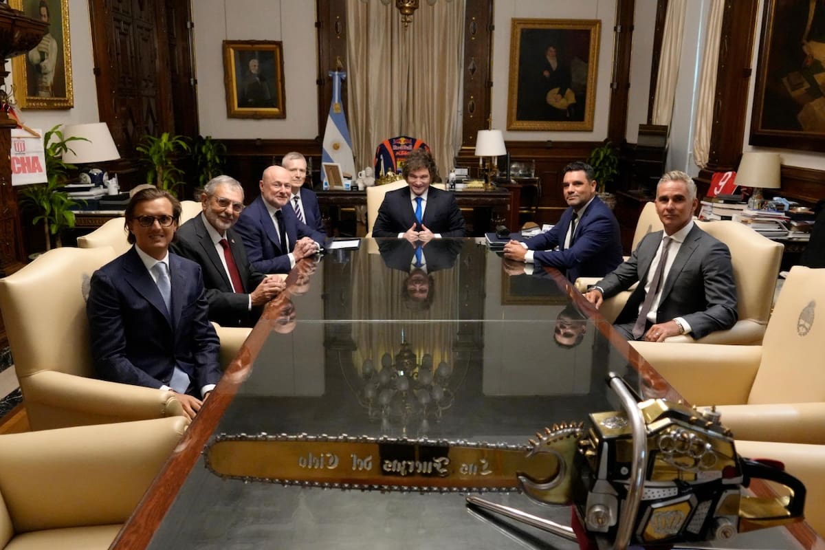 Javier Milei se reunió hoy con directivos de Breitling en la Casa Rosada