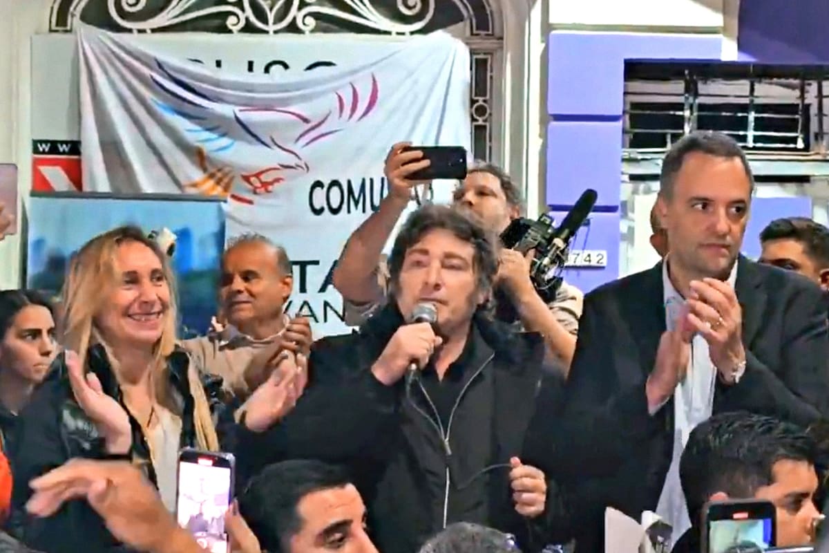 Javier Milei tomó el centro de la escena en un acto de campaña de su vocero Manuel Adorni, del que participó Karina Milei