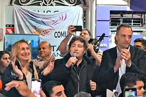 Javier Milei tomó el centro de la escena en un acto de campaña de su vocero Manuel Adorni, del que participó Karina Milei