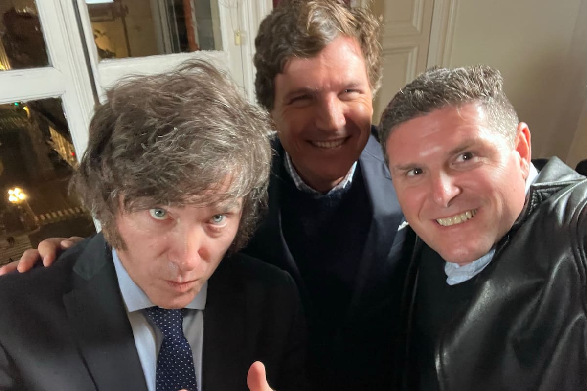 Javier Milei, Tucker Carlson y Damián Merlo, contratado como lobista por Fernando Cerimedo para el libertario