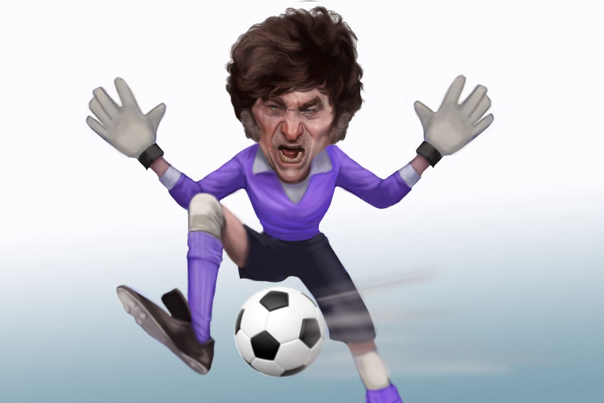 Javier Milei, un apasionado del fútbol desde el arco que llegó a presidente pero recibió los "pelotazos" en Boca una semana después de asumir