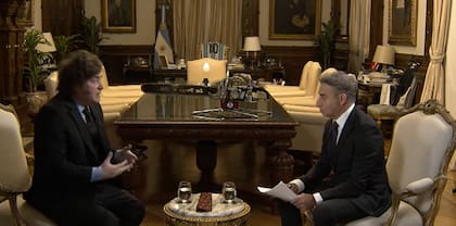 Javier Milei usó la palabra “siomes” durante una entrevista con Luis Majul, y ante la pregunta del periodista, la explicó como “una suerte de tontos”