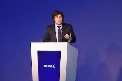 Javier Milei: "Vamos a un esquema de déficit cero y emisión cero en un año electoral. ¿Qué político ha hecho eso en la historia de la humanidad? No pasó nunca".