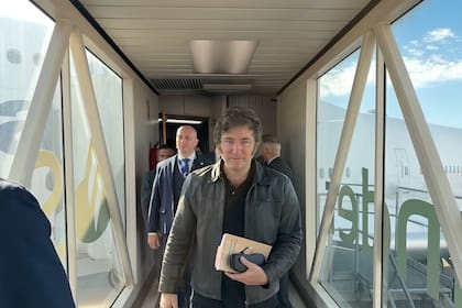 Javier Milei viaja a Oslo para la premiación a la dirigente de Venezuela Corina Machado