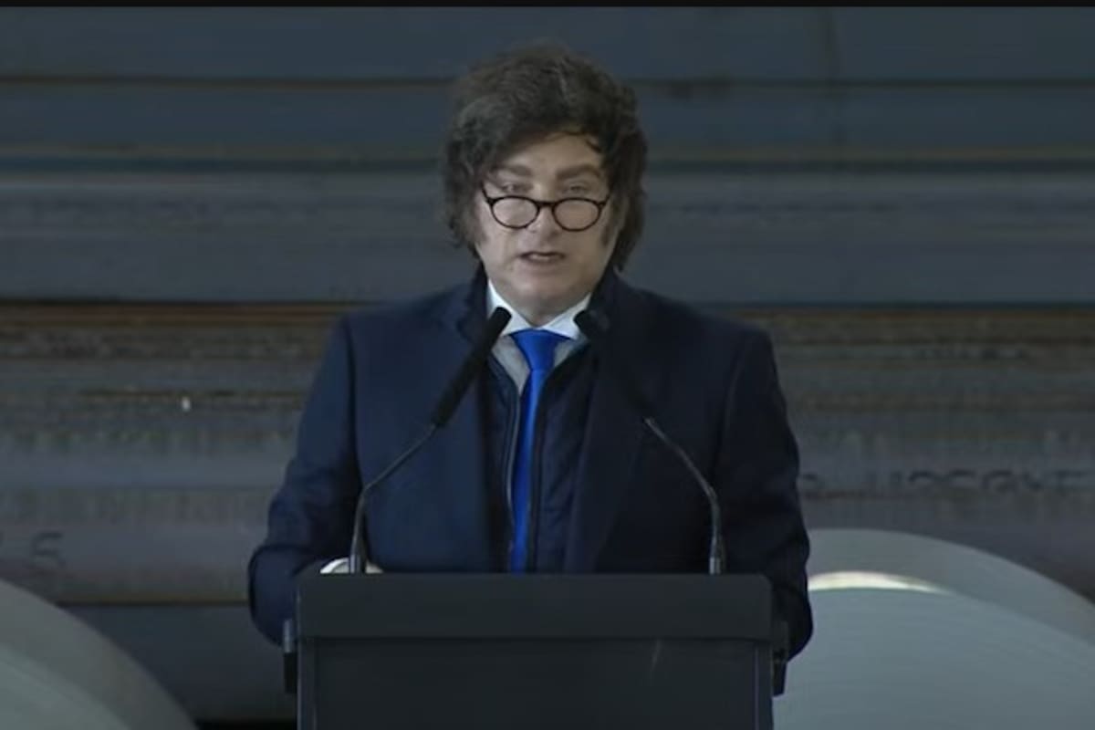 Javier Milei visitó una empresa y pidió por una reforma laboral.