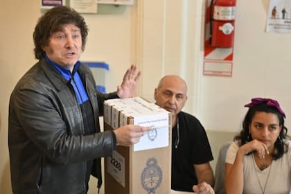 Javier Milei votó en la sede de Almagro de la Universidad Tecnológica Nacional (UTN)