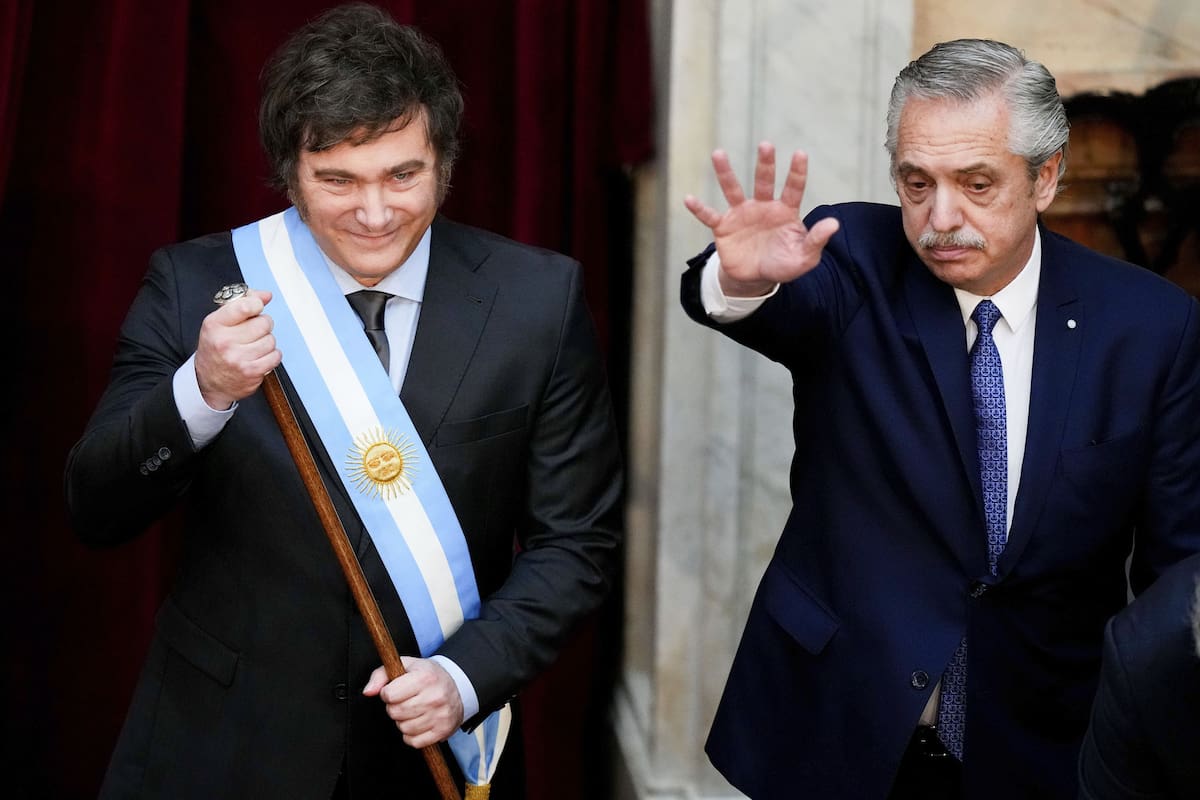 Javier Milei y Alberto Fernández, durante el traspaso de mando, en diciembre de 2023