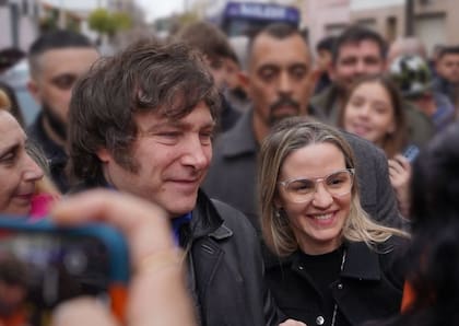 Javier Milei y Carolina Píparo