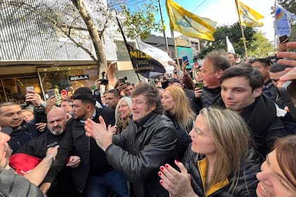 Javier Milei y Carolina Píparo este sábado en La Plata