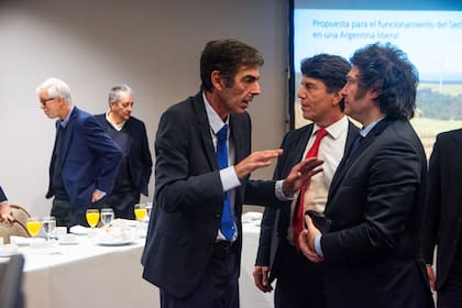 Javier Milei y Eduardo Rodríguez Chirillo, secretario de Energía