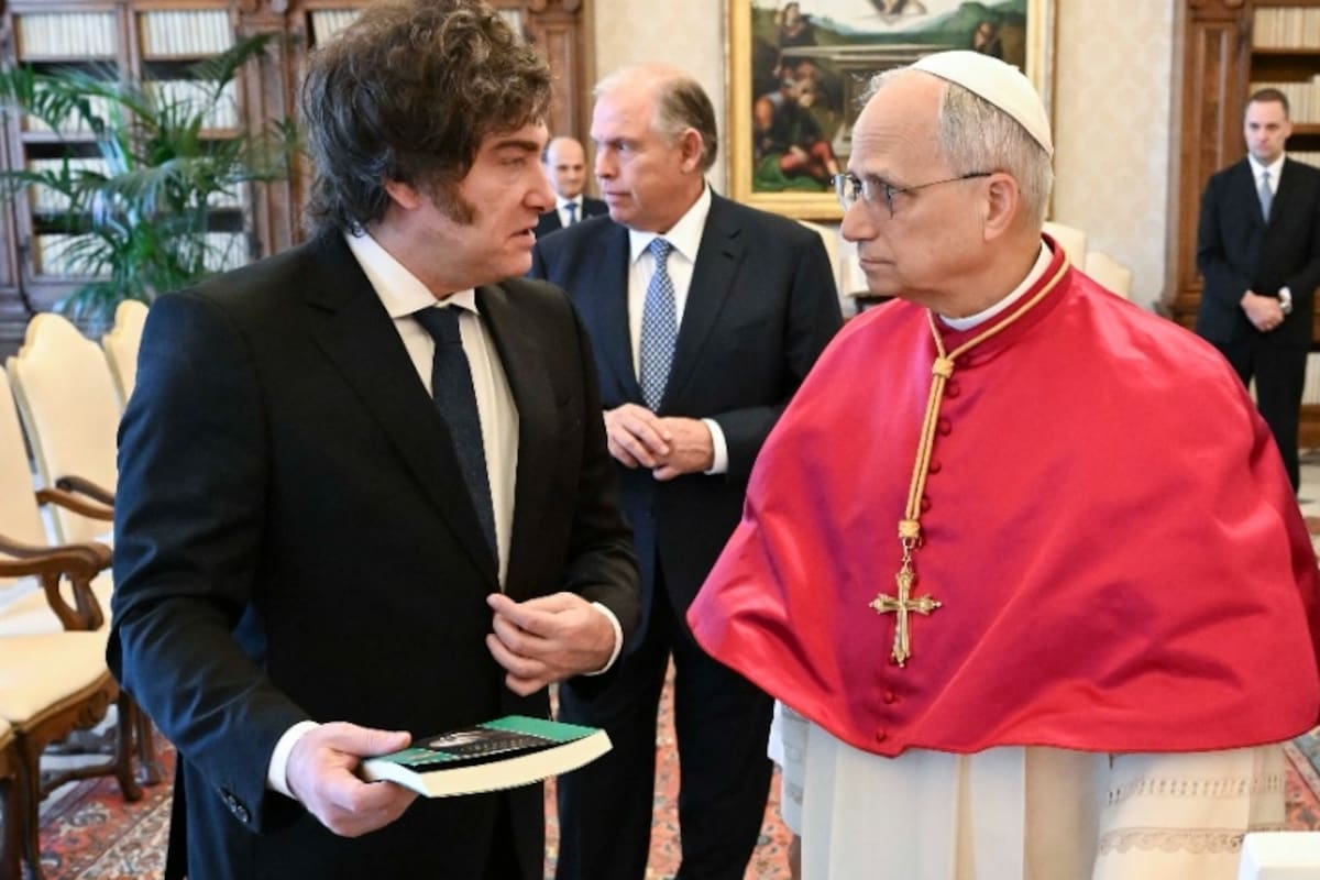Javier Milei y el papa León XIV en el Vaticano