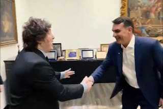 Javier Milei a Flavio Bolsonaro: “Qué lástima que no pude ver a tu papá”