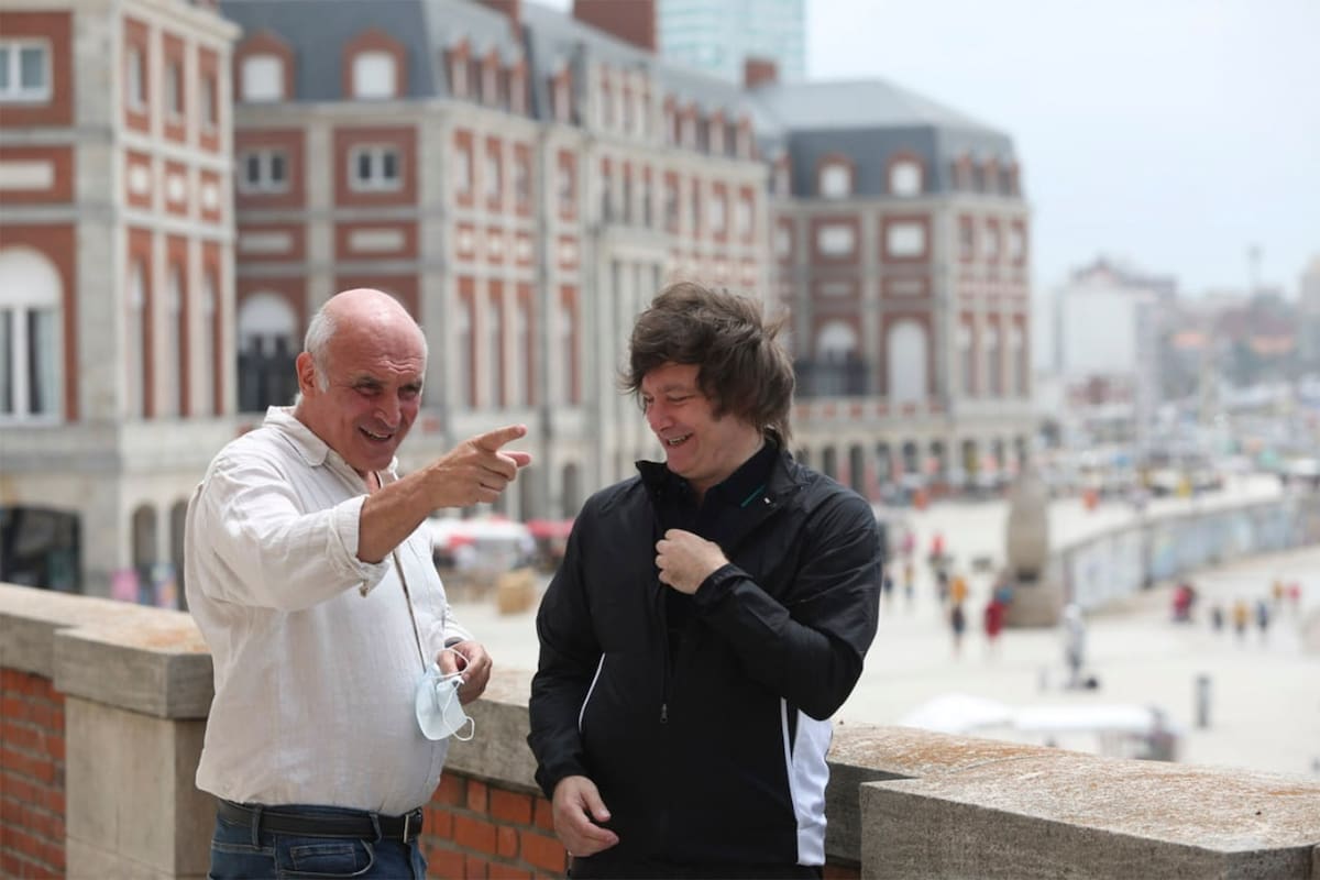 Javier Milei y José Luis Espert, de campaña por la costa.