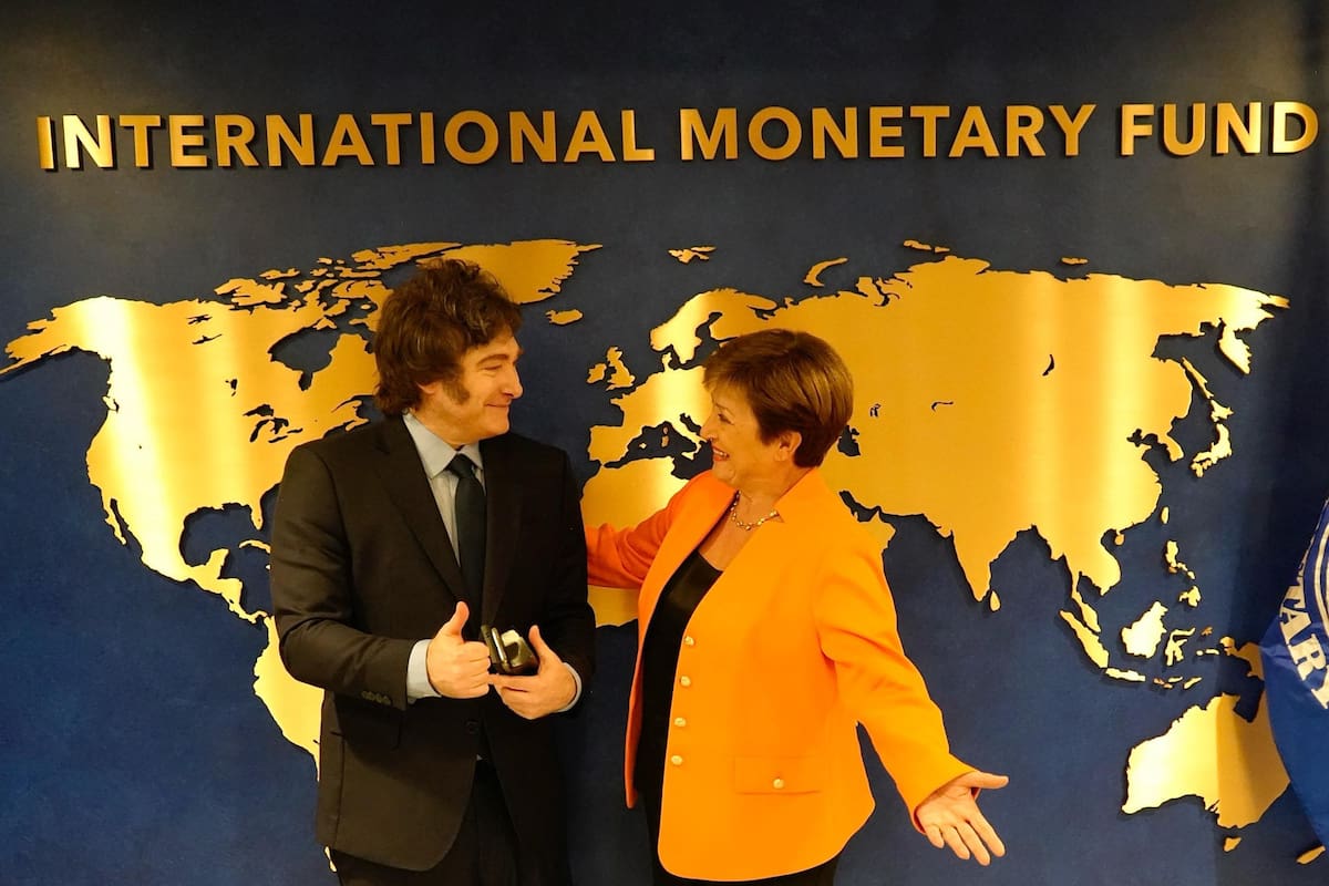 Javier Milei y Kristalina Georgieva, la presidenta del Fondo, en la sede del FMI
