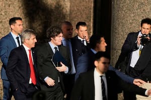 Javier Milei y Luis Caputo cruzaron de la Casa Rosada al ministerio de Economía