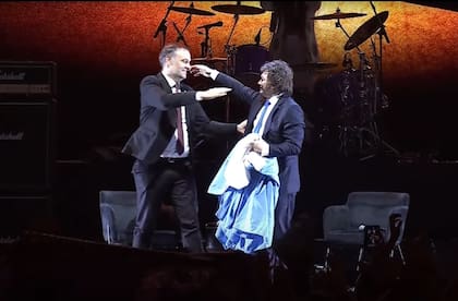 Javier Milei y Manuel Adorni en el Movistar Arena